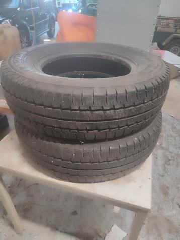 2x Michelin Banden 215/75 R16 - Zo Goed Als Nieuw beschikbaar voor biedingen