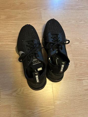 Zwarte Nikes maat 39 beschikbaar voor biedingen
