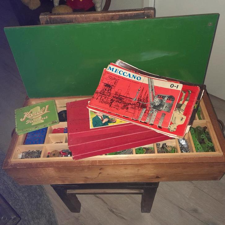Oude Meccano in grote kist met 3 lagen + 3 x veermotor, Antiek en Kunst, Antiek | Speelgoed, Ophalen of Verzenden