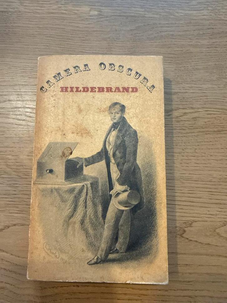 Hildebrand - Camera Obscura, Boeken, Auto's | Boeken, Gelezen, Algemeen, Ophalen of Verzenden