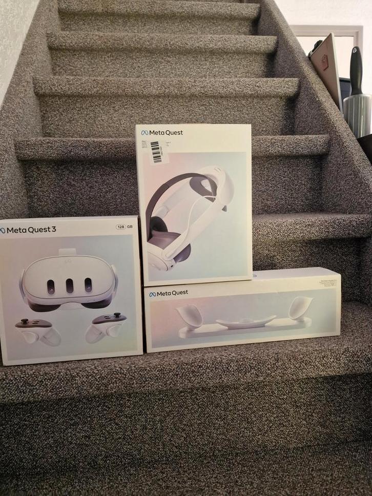 Meta Quest 3 128GB + Elite Strap + Dock, Spelcomputers en Games, Virtual Reality, Zo goed als nieuw, Overige platformen, Ophalen of Verzenden