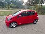 Toyota Aygo 1.0 12V Vvt-i 5DRS 2010 Rood, Auto's, Voorwielaandrijving, 4 stoelen, 68 pk, Handgeschakeld