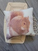 Schattig eekhoorn kussentje, Ophalen of Verzenden, Nieuw, Beige, Rechthoekig