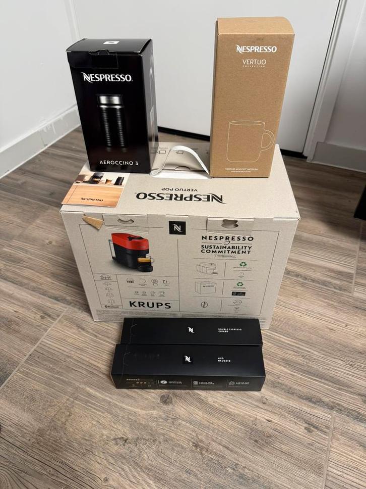 Vertuo nespresso apparaat + melkschuimer+ glazenset twv €250, Witgoed en Apparatuur, Koffiezetapparaten, Zo goed als nieuw, Koffiemachine
