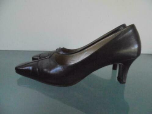GRATIS VERZENDEN | PETER KAISER leren bruine pumps 41, Kleding | Dames, Schoenen, Zo goed als nieuw, Pumps, Bruin, Verzenden