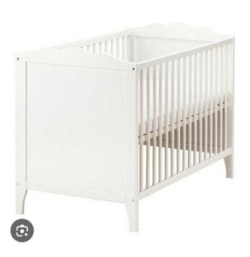 Baby bed ikea met prenatal matras beschikbaar voor biedingen