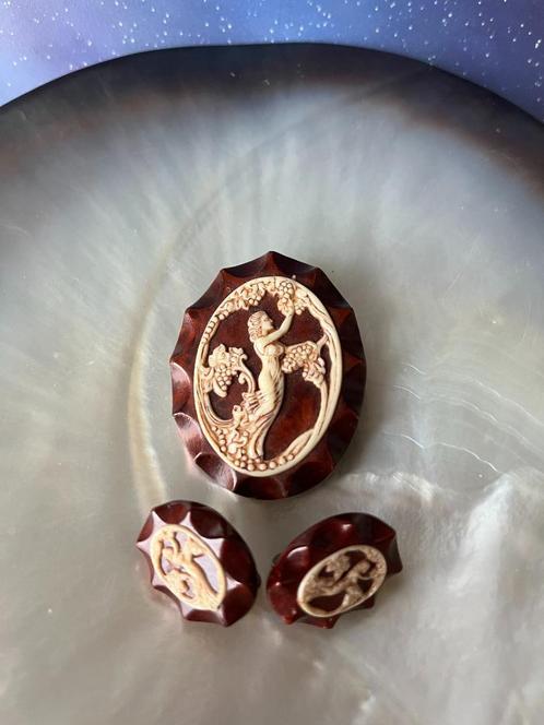 Leuke oude broche met bijpassende klem oorbellen, Sieraden, Tassen en Uiterlijk, Antieke sieraden, Broche, Overige materialen
