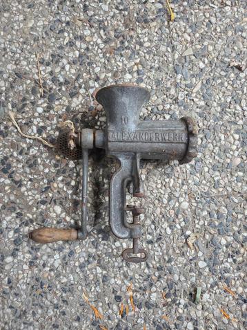 Oude Alexanderwerk vleesmolen nr. 10 beschikbaar voor biedingen