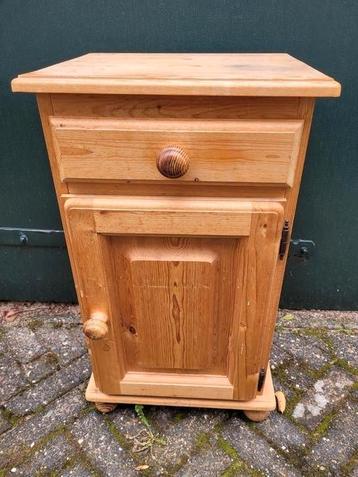 Nachtkastje houten kastje landelijk  beschikbaar voor biedingen