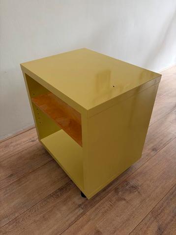 Leuk kastje/tafeltje - 58x52x40 cm beschikbaar voor biedingen