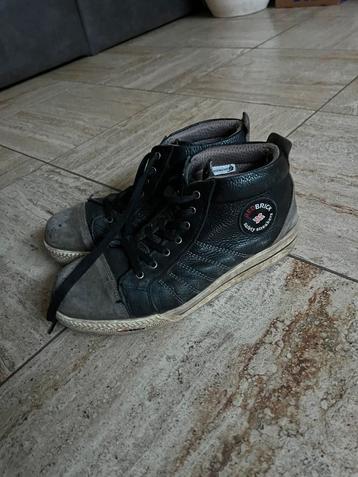Zwarte Red Brick Sneakers Maat 43.  Veiligheids/werkschoenen beschikbaar voor biedingen