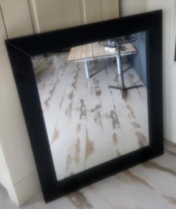 Grote Zwarte Spiegel beschikbaar voor biedingen