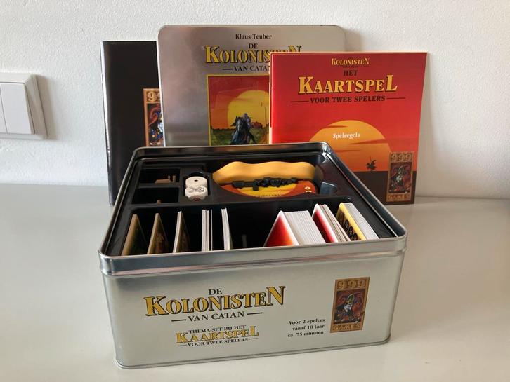 Kolonisten van Catan Kaartspel Jubileum Editie, Hobby en Vrije tijd, Gezelschapsspellen | Bordspellen, Zo goed als nieuw, Een of twee spelers