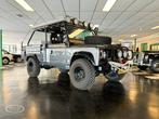 Land rover DEFENDER 110 'Tomb Raider'  - ONLINE AUCTION, Auto's, Oldtimers, Land Rover, Bedrijf, Te koop, 3 stoelen