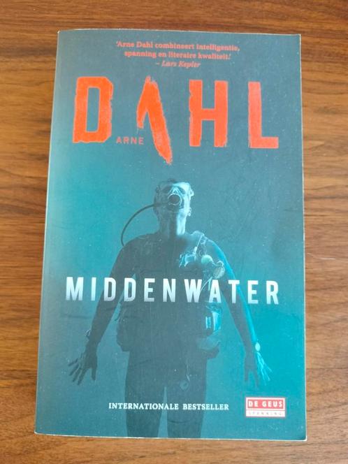 Arne Dahl - Middenwater, Boeken, Thrillers, Zo goed als nieuw, Nederland, Ophalen of Verzenden