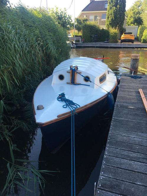 Waarschip 570 met motor, Watersport en Boten, Motorboten en Motorjachten, Zo goed als nieuw, Polyester, Tot 6 meter, Benzine, Minder dan 10 pk
