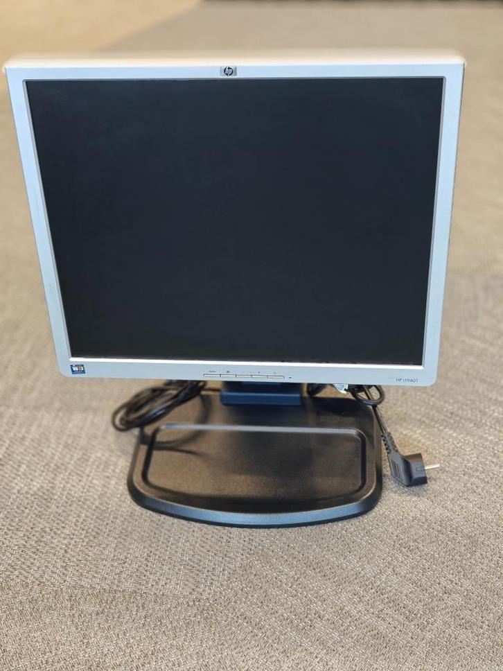 Beeldscherm HP L1940T 19 inch, Computers en Software, Monitoren, Gebruikt, 61 t/m 100 Hz, DVI, VGA, In hoogte verstelbaar, Draaibaar