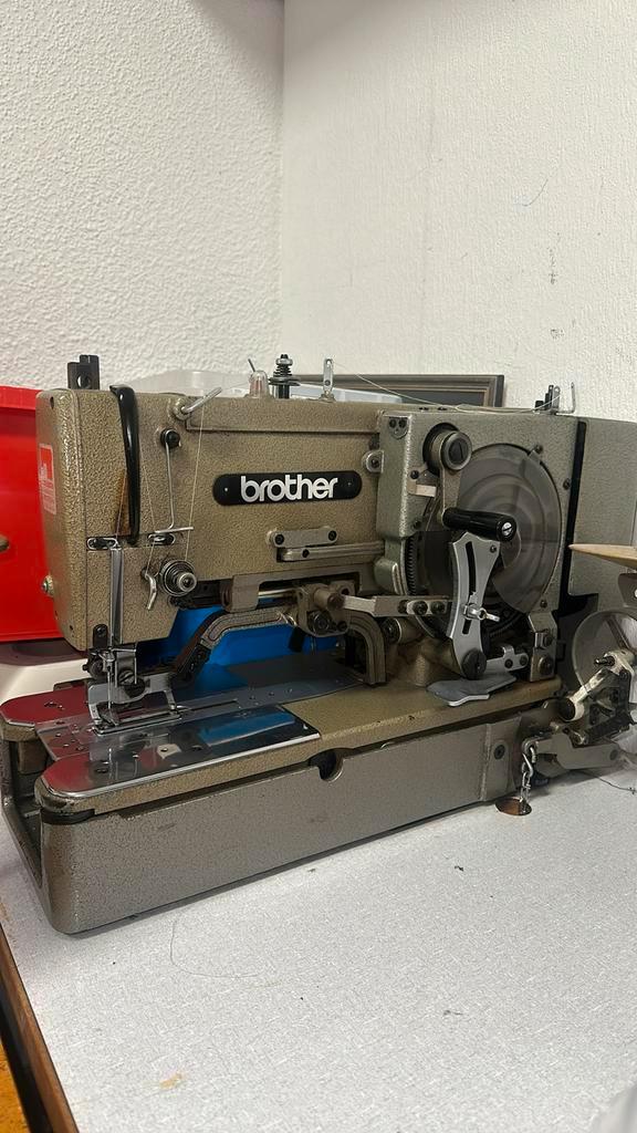 Brother industriële kettingsteek/coverstitch naaimachine, Hobby en Vrije tijd, Naaimachines en Toebehoren, Brother, Ophalen