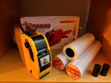 Prijstang / Price labeller / Datumtang met stickers en inkt beschikbaar voor biedingen