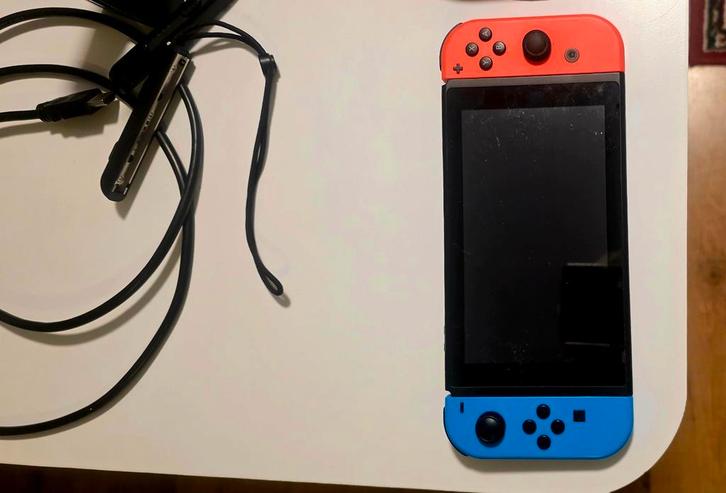 Nintendo Switch (2019) + LAN Adapter, Spelcomputers en Games, Spelcomputers | Nintendo Switch, Gebruikt, Switch 2019 Upgrade, Met 1 controller