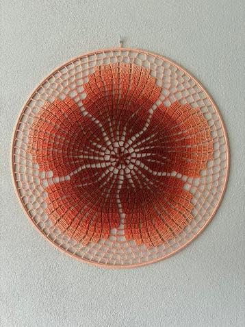 Prachtige zelf gehaakte mandala. 60 cm groot. beschikbaar voor biedingen