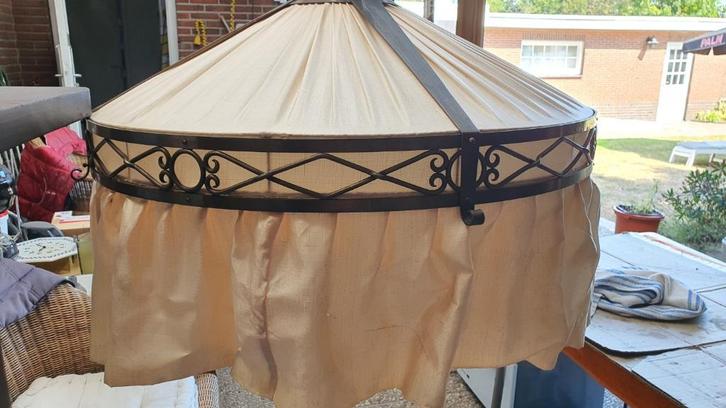 Grote Kasteel Luchter met stof,het stof is nog in zeer goede, Huis en Inrichting, Lampen | Hanglampen, Gebruikt, 75 cm of meer