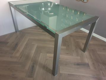 Eettafel RVS / Glas mat beschikbaar voor biedingen