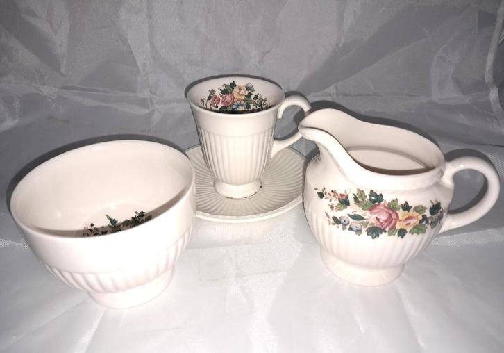 Wedgwood Conway serviesdelen, Huis en Inrichting, Keuken | Servies, Zo goed als nieuw, Kop(pen) en/of Schotel(s), Wedgwood, Aardewerk