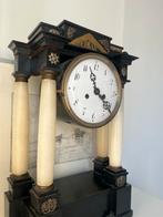Antieke Pendule Klok met Zuilen, Ophalen of Verzenden