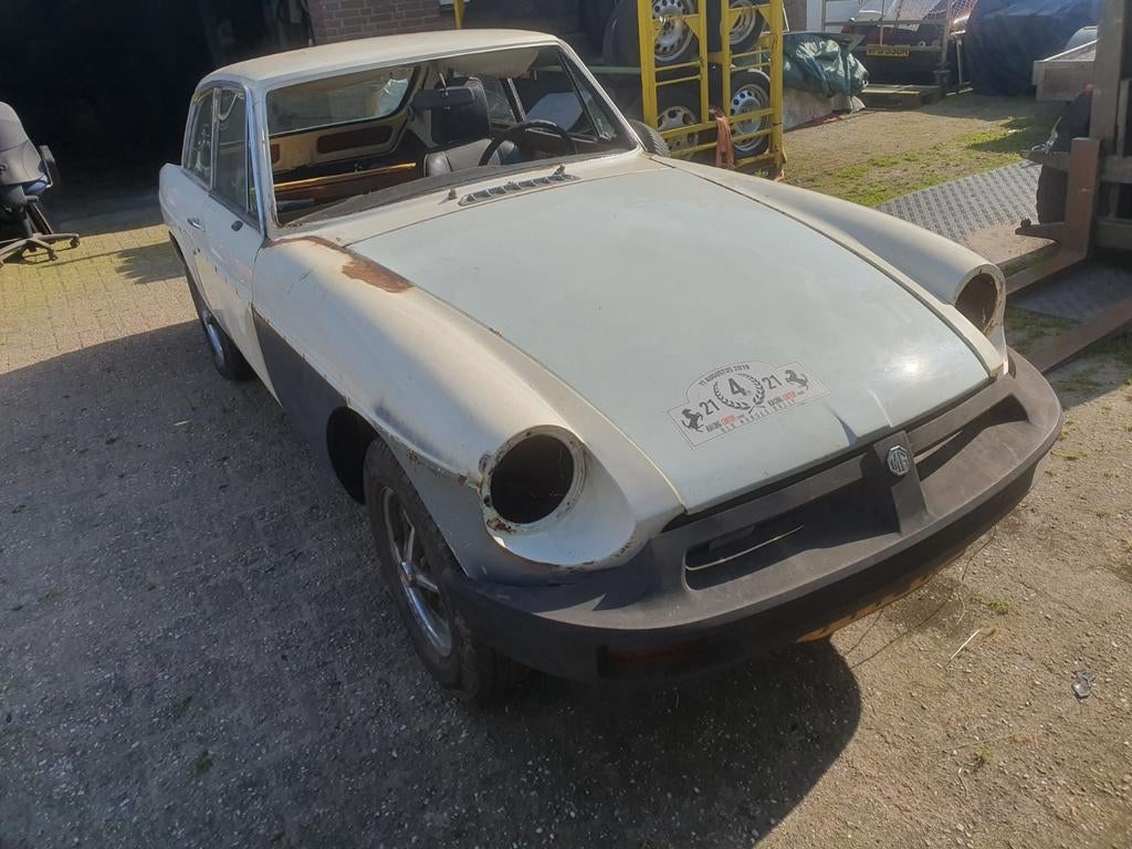 MGB 1977 project met onderdelen + carrosserie, Auto's, Oldtimers, Particulier, Ophalen