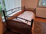 Rieten met gietijzer eenpersoonsbed, Huis en Inrichting, Ophalen, Gebruikt, 90 cm, Eenpersoons