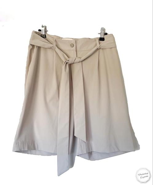 Mooie korte broek van Jane Lushka S, Kleding | Dames, Broeken en Pantalons, Zo goed als nieuw, Maat 36 (S), Beige, Kort, Ophalen of Verzenden