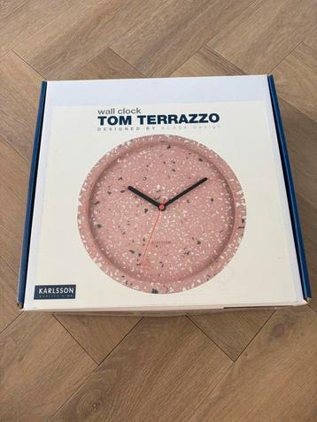 Tom Terrazzo roze wit zwart karlsson wand klok beschikbaar voor biedingen