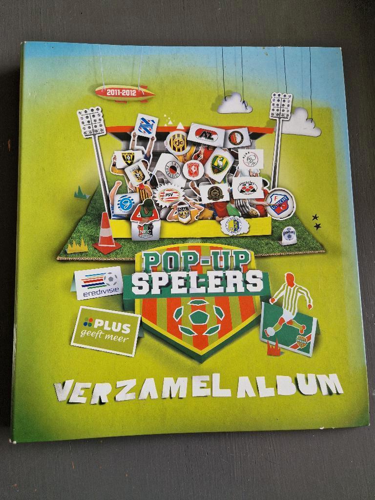 Plus verzamel album 2011-2012 pop up, Verzamelen, Ophalen of Verzenden, Gebruikt, Overige sporten, Overige typen