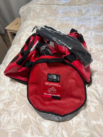 The North Face  Duffel maat M weekend Tas (NIEUW!) beschikbaar voor biedingen
