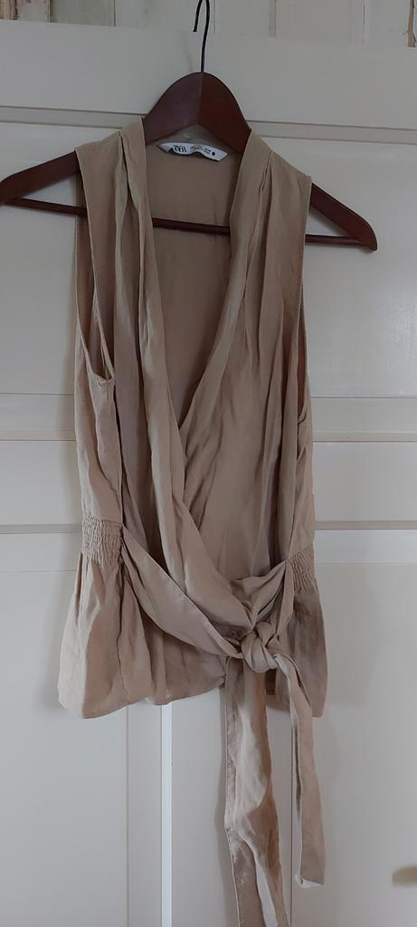 Zara overslag top zandkleurig mt L, Kleding | Dames, Tops, Zo goed als nieuw, Maat 38/40 (M), Beige, Zonder mouw, Ophalen of Verzenden