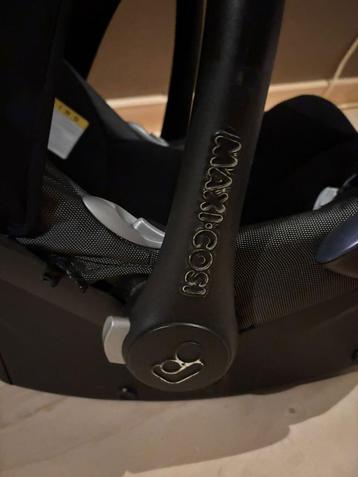 Maxi-Cosi autostoeltje met voetenzak beschikbaar voor biedingen