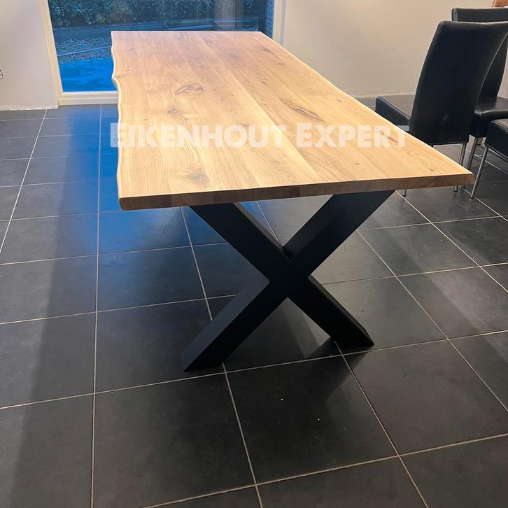 Eiken Boomstam Tafel Eettafel Massief Eikenhout Stalen poten, Huis en Inrichting, Tafels | Eettafels, Ophalen of Verzenden