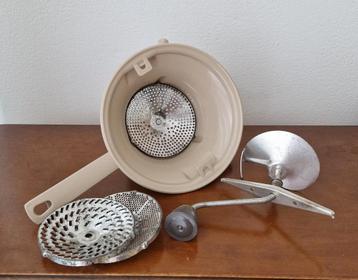 Vintage Moulin Legumes No 1 Groentesnijder beschikbaar voor biedingen