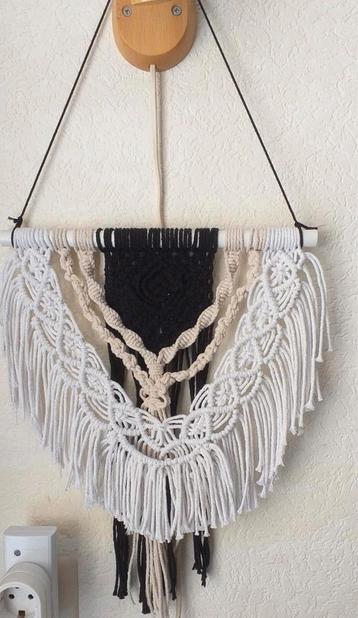 Macrame wandhanger wit, beige, zwart 34 cm bij 40 cm beschikbaar voor biedingen