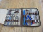 vintage multitool  zakmes reissetje jaren 60 leren hoes zgan, Antiek en Kunst, Antiek | Gereedschap en Instrumenten, Ophalen of Verzenden