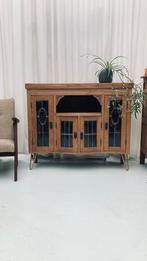 Vitrinekast, Ophalen