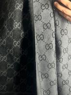 Gucci sjaal donkerblauw met lichtgrijs zo goed als nieuw!, Kleding | Heren, Mutsen, Sjaals en Handschoenen, Ophalen of Verzenden