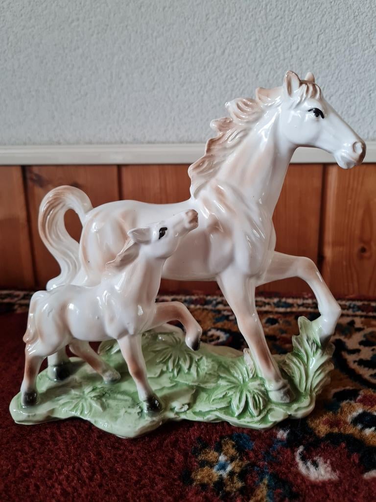 Aardewerk Beeld: Paard met Veulen, Antiek en Kunst, Antiek | Porselein, Ophalen of Verzenden