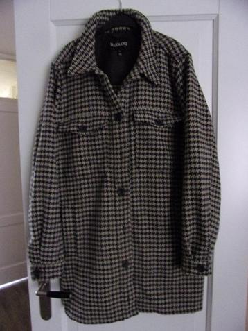 Nieuw Tussen Jas/Vest maat 44,maar valt ruimer ,zie afmeting beschikbaar voor biedingen