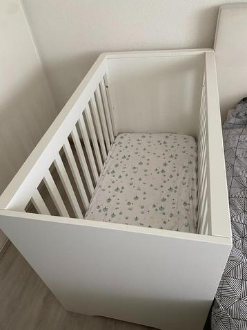 Babybedje, wit, 60x120 cm plus matras beschikbaar voor biedingen