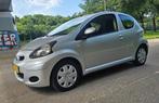 Toyota Aygo 1.0-12V Navigator Automaat ! 1e Eigenaar ! Airco, Euro 5, Gebruikt, 4 stoelen, Origineel Nederlands