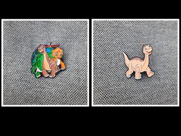 2 leuke pins van platvoet te koop beschikbaar voor biedingen