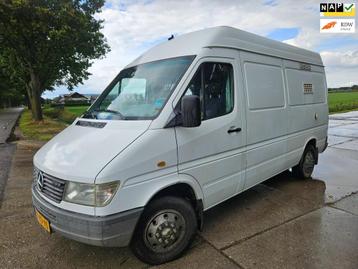 Mercedes-Benz 212 D beschikbaar voor biedingen