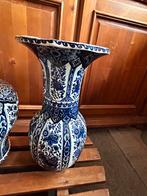 2 stuks delftsblauwe vazen Bogh, Antiek en Kunst, Antiek | Vazen, Ophalen of Verzenden
